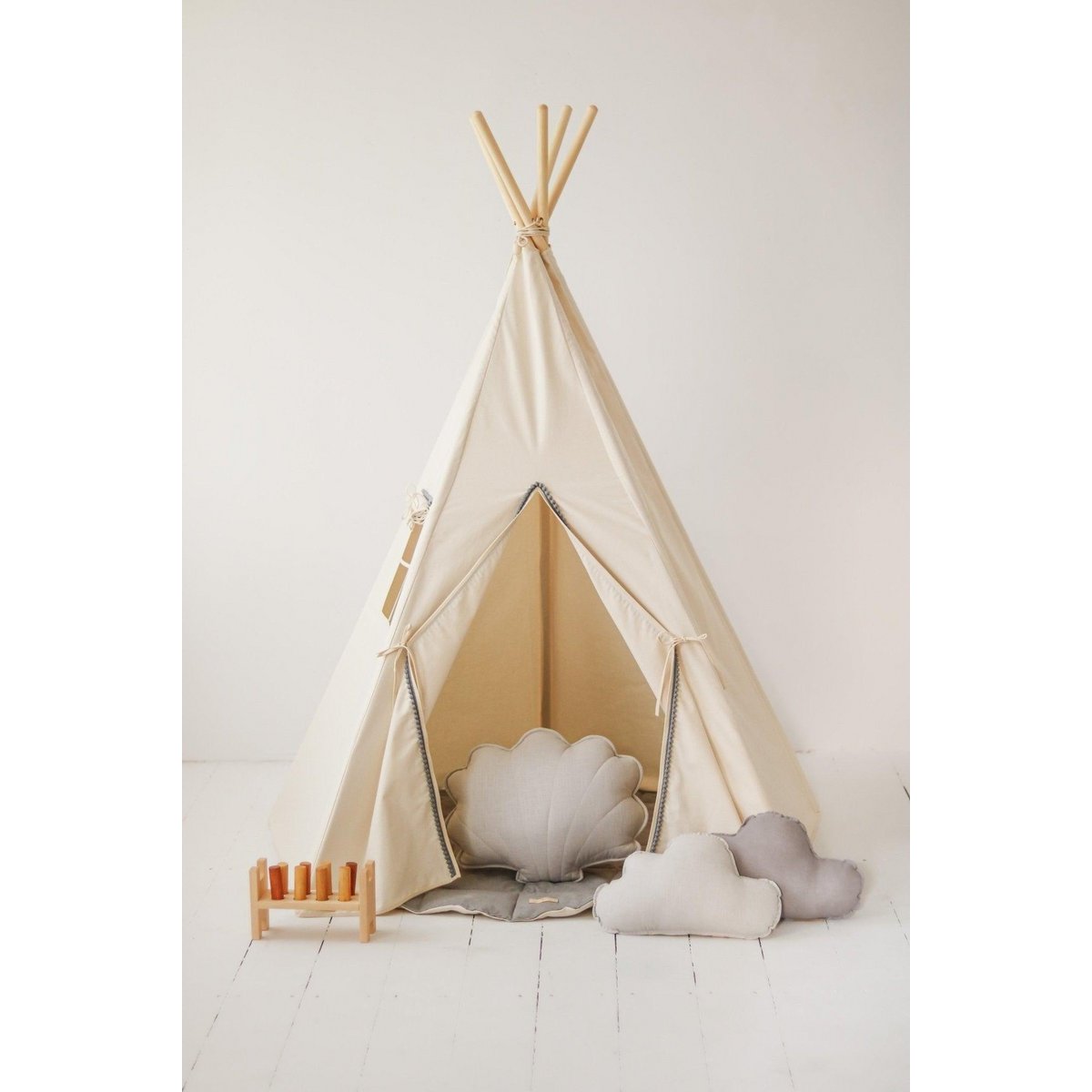 Tipi met pompons en mattenset "Grijze pompons"