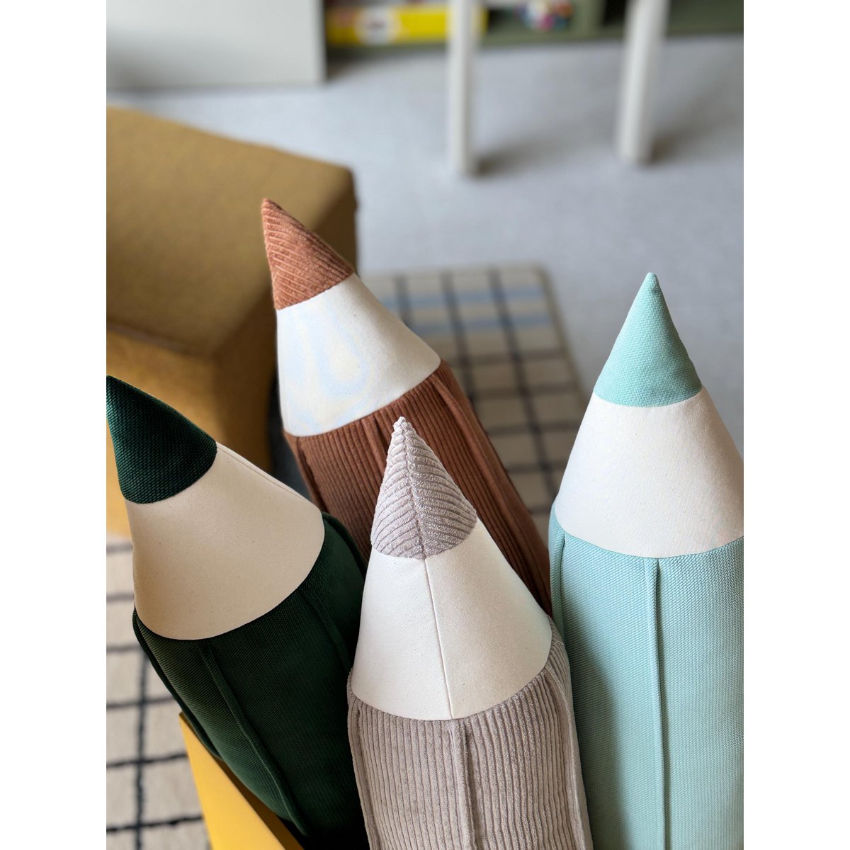 Crayon fluwelen kussen "Mint" terug naar school decor, kleuter en student cadeau idee, kinderkamer decor, Montessori onderwijs kamer decor