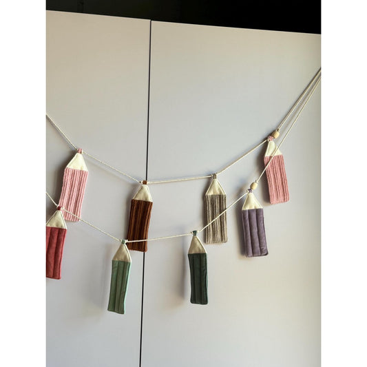 Crayon slinger "Pastel" terug naar school decor, kleuter cadeau idee, kinderkamer decor, Montessori studentenkamer decor, feestdecor,