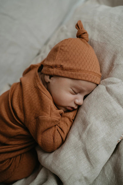 Snoozebaby Schlafsack und Anzug in 1 inkl. Toffee-Mütze – 0–3 Monate