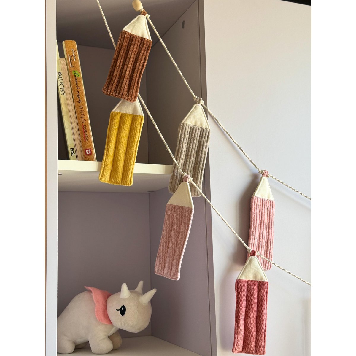 Crayon slinger "Pastel" terug naar school decor, kleuter cadeau idee, kinderkamer decor, Montessori studentenkamer decor, feestdecor,