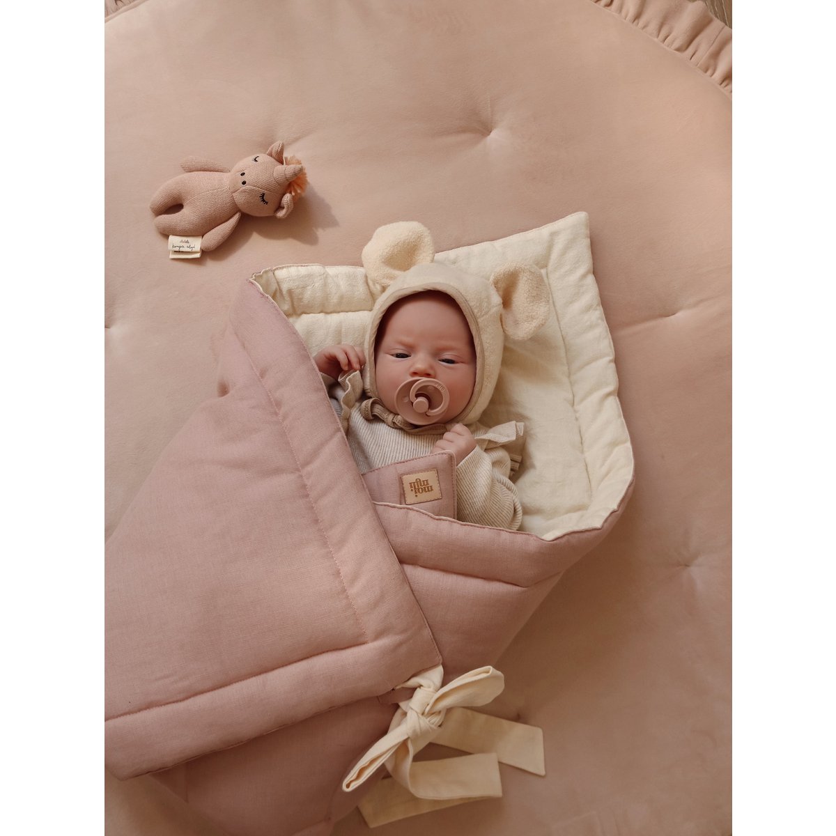 Linnen schelp Babywrap "Poederroze"