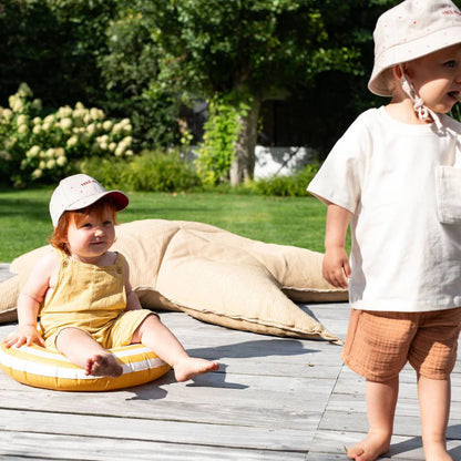 Casquette solaire enfant | Câlins gratuits - beige avec coeurs 